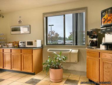 Super 8 By Wyndham Dumfries/Quantico Hotel Restaurant photo
