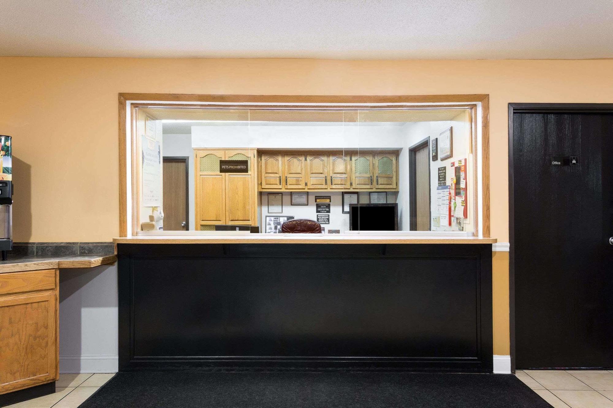 Super 8 By Wyndham Dumfries/Quantico Hotel Exterior photo