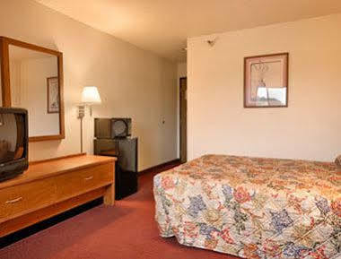 Super 8 By Wyndham Dumfries/Quantico Hotel Exterior photo