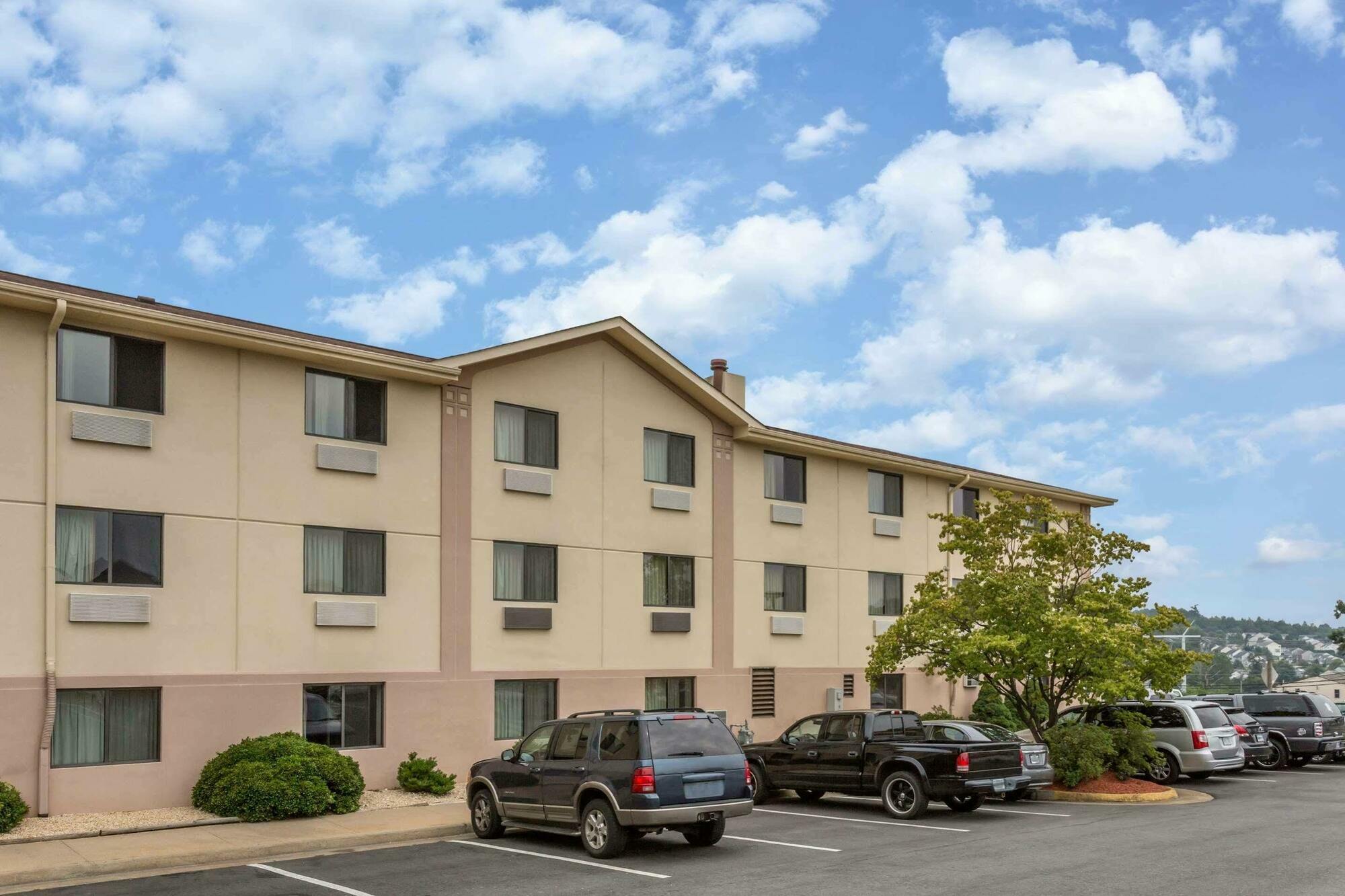 Super 8 By Wyndham Dumfries/Quantico Hotel Exterior photo